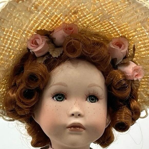 Kelly's Irish Adventures Collection Musical When Irish Eyes are Smiling Doll - Picture 9 of 9